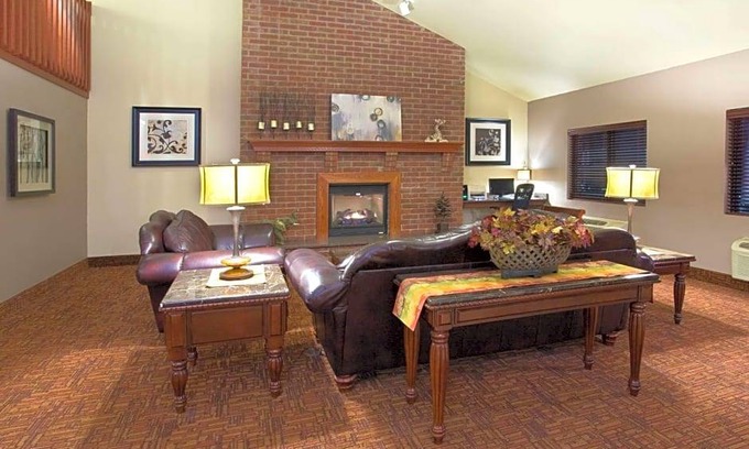 New London Hotel | 2-Star Hotel ∙ AmericInn by Wyndham New London