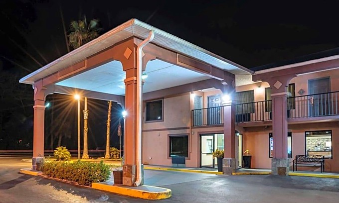 Apalachicola Hotel | 2-Star Hotel ∙ Best Western Apalach Inn