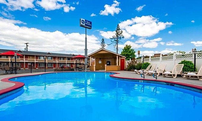 Roseburg Hotel | 2-Star Hotel ∙ Best Western Garden Villa Inn