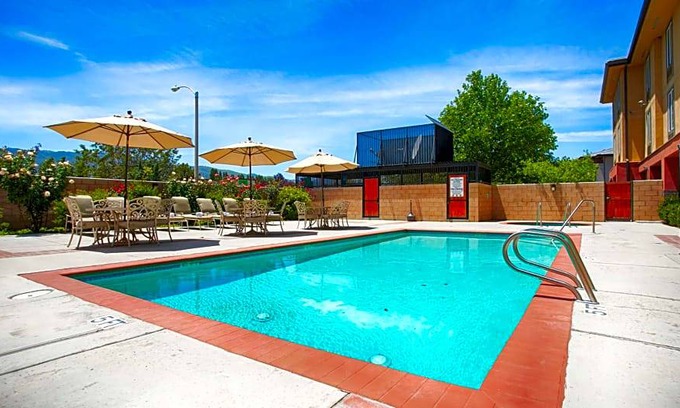 Tehachapi Hotel | 2-Star Hotel ∙ Best Western Plus Country Park Hotel
