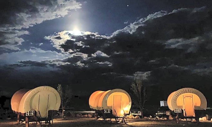 Torrey Hotel | 2-Star Hotel ∙ Broken Spur Inn & Steakhouse