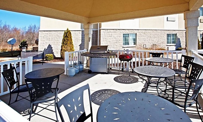Elkhart Hotel | 2-Star Hotel ∙ Candlewood Suites Elkhart, an IHG Hotel