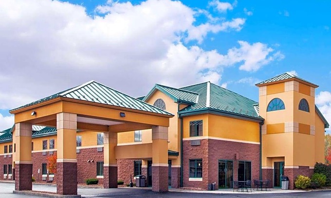 Brewerton Hotel | 2-Star Hotel ∙ Days Inn by Wyndham Brewerton/ Syracuse near Oneida Lake