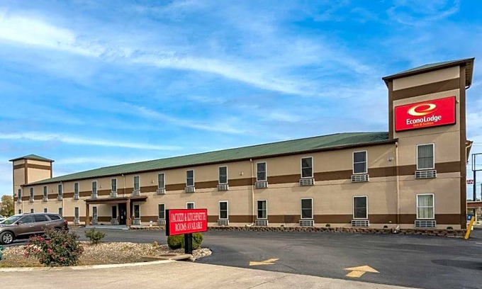 Mitchell Hotel | 2-Star Hotel ∙ Econo Lodge Inn & Suites Granite City