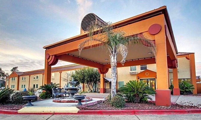Diamondhead Hotel | 2-Star Hotel ∙ Econolodge Inn & Suites