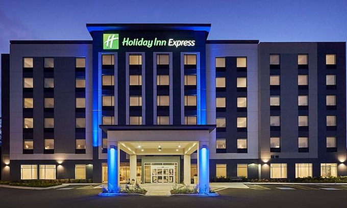 Point Edward Hotel | 2-Star Hotel ∙ Holiday Inn Express SARNIA - POINT EDWARD