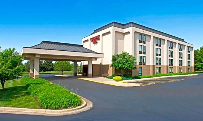 Waldron Hotel | 2-Star Hotel ∙ Hampton Inn Kansas City - Airport
