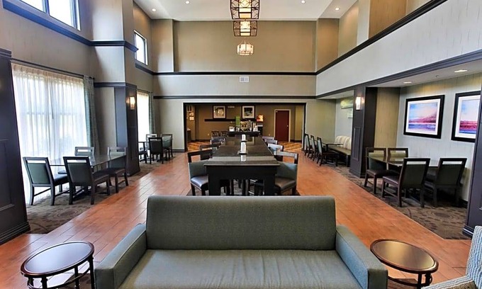 Middlebury Hotel | 2-Star Hotel ∙ Hampton Inn & Suites Middlebury