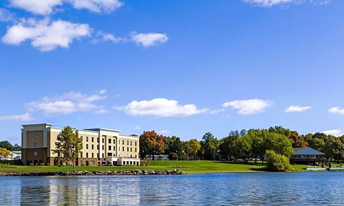 Penn Yan Hotel | 2-Star Hotel ∙ Hampton Inn Penn Yan, NY