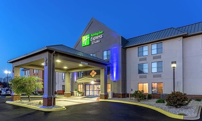 Scottsburg Hotel | 2-Star Hotel ∙ Holiday Inn Express Scottsburg, an IHG Hotel