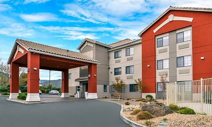 Westley Hotel | 2-Star Hotel ∙ Holiday Inn Express Westley, an IHG Hotel
