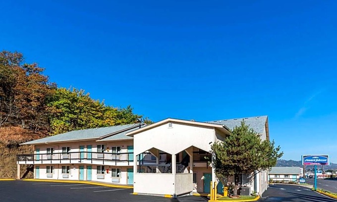 Roseburg Hotel | 2-Star Hotel ∙ Howard Johnson by Wyndham Roseburg