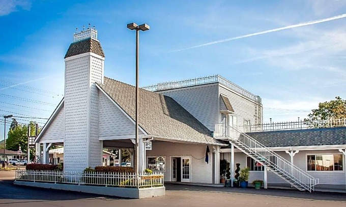 Roseburg Hotel | 2-Star Hotel ∙ Quality Inn Central Roseburg