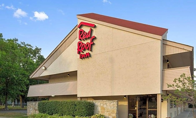 Roseville Hotel | 2-Star Hotel ∙ Red Roof Inn Detroit - Roseville St Clair Shores