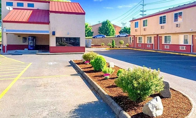 Corvallis Hotel | 2-Star Hotel ∙ Rodeway Inn Willamette River