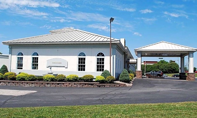 Watertown Hotel | 2-Star Hotel ∙ Travelodge by Wyndham Watertown
