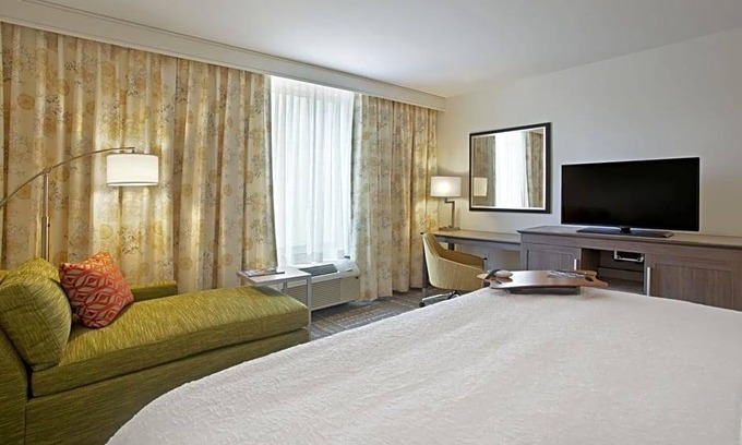 Downtown West Hotel | 2-Star Hotel ∙ Hampton Inn & Suites - Minneapolis/Downtown