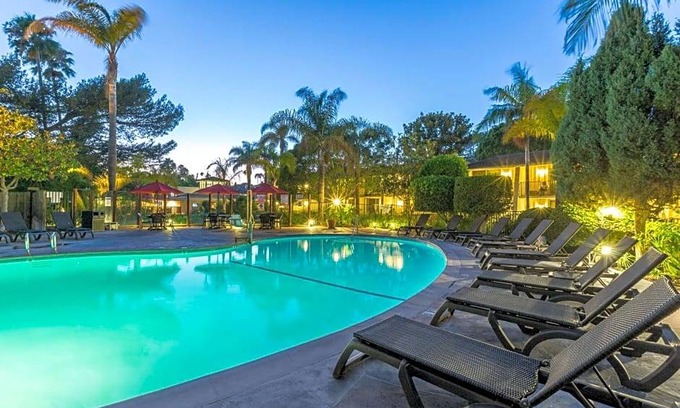 Santa Barbara Hotel | 2-Star Hotel ∙ Ramada by Wyndham Santa Barbara