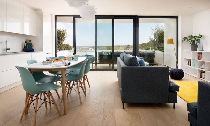 St Abbs Apartment | 2 THE BAY - contemporary apartment with magnificent views over Coldingham Bay.
