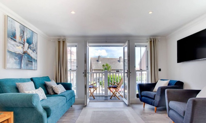 Swanage Apartment | 2 The Lookout in the beautiful Swanage