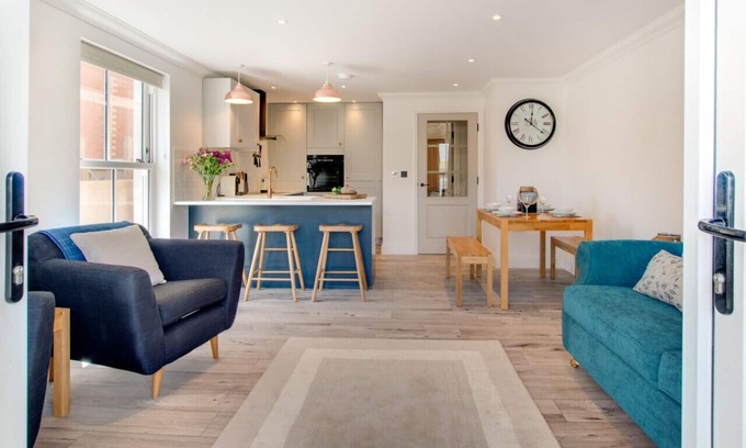 Swanage Apartment | 2 The Lookout - Two Bedroom Apartment, Sleeps 4