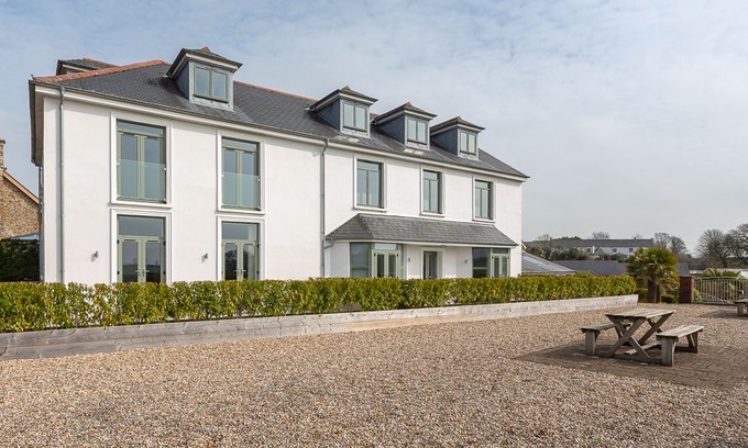 Bugford Cabin | 2 The Manor House, Hillfield Village, DARTMOUTH