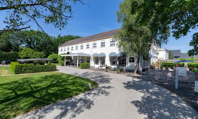 Bosschenhoofd Hotel | 2-Unit Forest Retreat in Bosschenhoofd | Near Nature & City Highlights