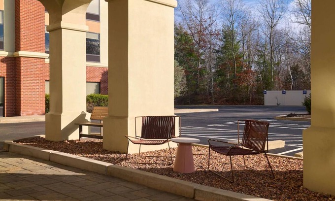 Smithfield Hotel | 2 Units | Enjoy Providence Getaway – Indoor Pool + Free Hot Breakfast