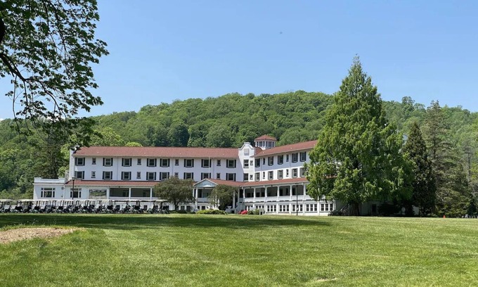 Shawnee On Delaware Hotel | 2 Units | Inviting Retreat Great for Nature Hikes & Relaxing River Trips