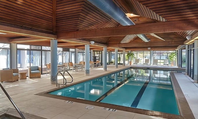 Berkeley Hotel | 2 Units | Relaxing Marina Stay | Pool & Pet Friendly