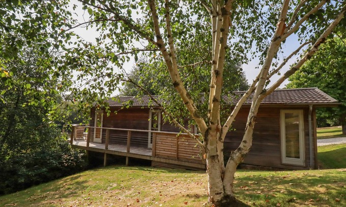 Looe Cottage | 2 WATER'S EDGE, pet friendly, luxury holiday cottage in Lanreath