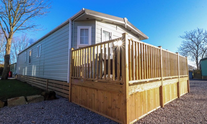Wesham Cottage | 2 WILLOW WAY, pet friendly, with a garden in Lytham St. Annes