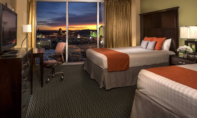 Laughlin Hotel | 2 x Luxury Guest Room - 2 Queens at Aquarius Casino Resort