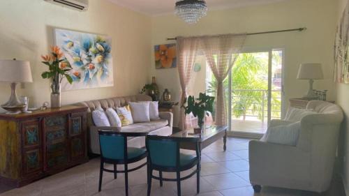 Cabarete Apartment | 2 Zimmerwohnung, offene Küche und grosser Wohnbereich mit Poolblick in Cabarete wenige Schritte vom Meer