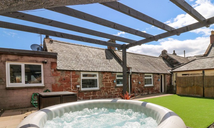Edzell Cottage | 20 DOUNE COTTAGE, pet friendly, with hot tub in Edzell