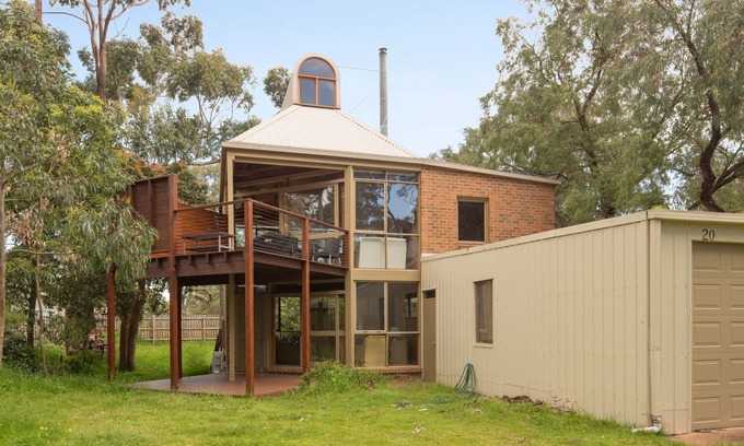 Silverleaves House | 20 Shearwater Drive, Silverleaves - set in peaceful surroundings
