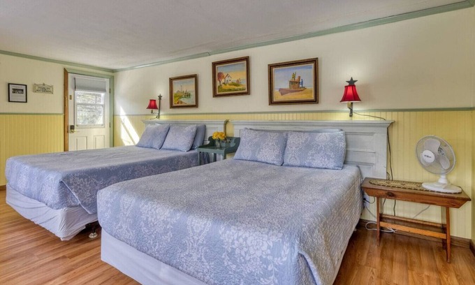 Trenton Apartment | 20 Stunning Acadia Lodge w/AC Open Hearth Inn