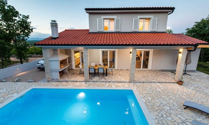 Vrh House | 200 m² House ∙ 3 bedrooms ∙ 6 guests