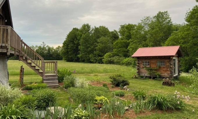 Bethel House | 200 Year Old Vermont farmhouse. Private location. Close to skiing.