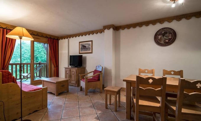 Les Belleville Apartment | 200m from resort center, 2nd floor, view mountain, fitness, swimming pool, sauna, hammam, balcony