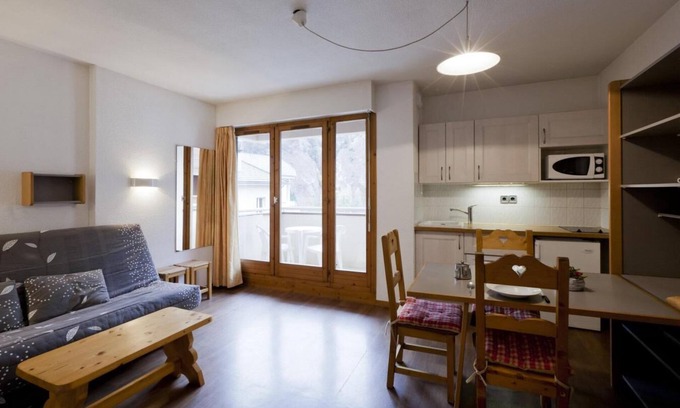 Brides-les-Bains Apartment | 200m from ski lifts, 3rd floor, view mountain, balcony, parking, tv, ski locker, 24m²