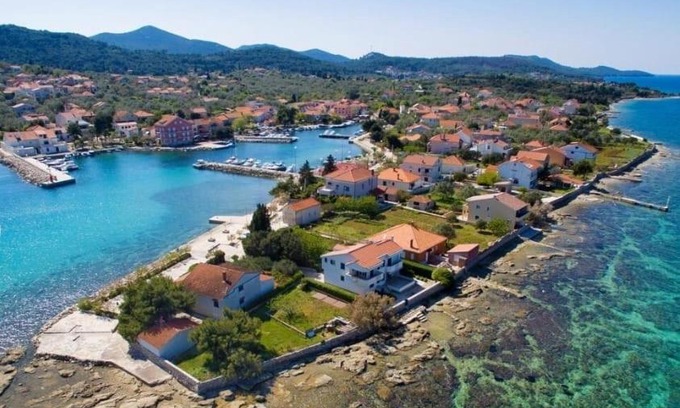 Preko Apartment | 2022 RENOVATED apartment on the beach