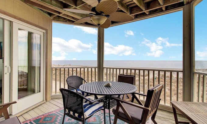 Isle of Palms Apartment | 204 B Port O Call by Avantstay Beachfront Condo!