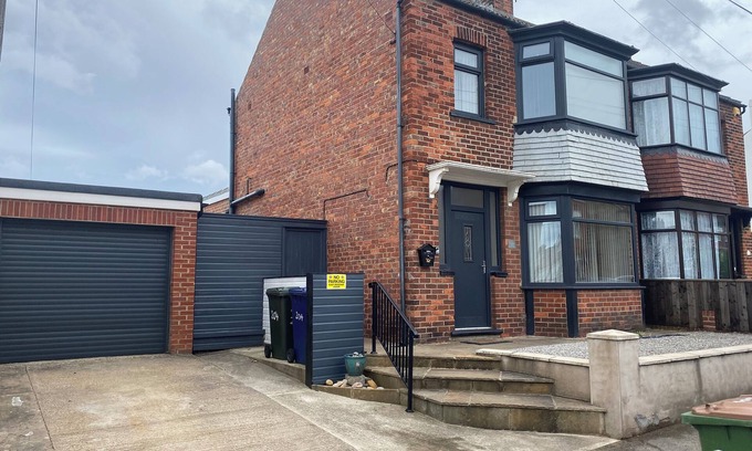 Marske-by-the-Sea Cottage | 204 SEA VIEW HOUSE, pet friendly, with open fire in Marske-By-The-Sea