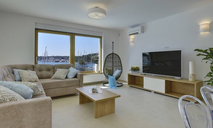 Pjescana Uvala House | 205 m² House ∙ 4 bedrooms ∙ 10 guests