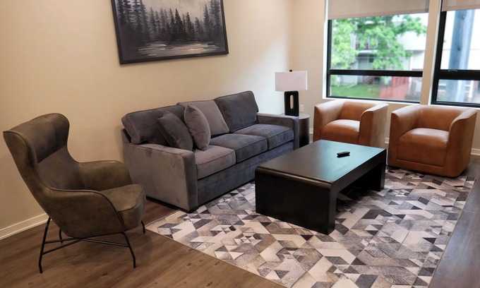 Old Market Apartment | #205 Spacious Boutique Apt, Near UNMC, Blackstone, Midtown