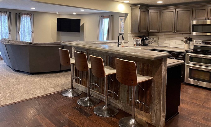 Elkhorn House | 208th and Blondo! Right off Dodge Expressway! Minutes to Village Point Shopping!