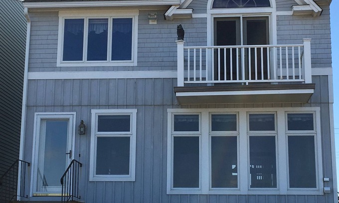 Ogunquit - Wells House | 209 Ocean Ave, Moody Beach, Wells MainenPrivate Oceanfront Home