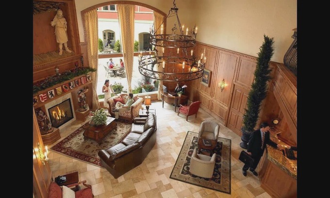 Zermatt Hotel | 211 POOL IS OPEN! ZERMATT RESORT KING SUITE!
