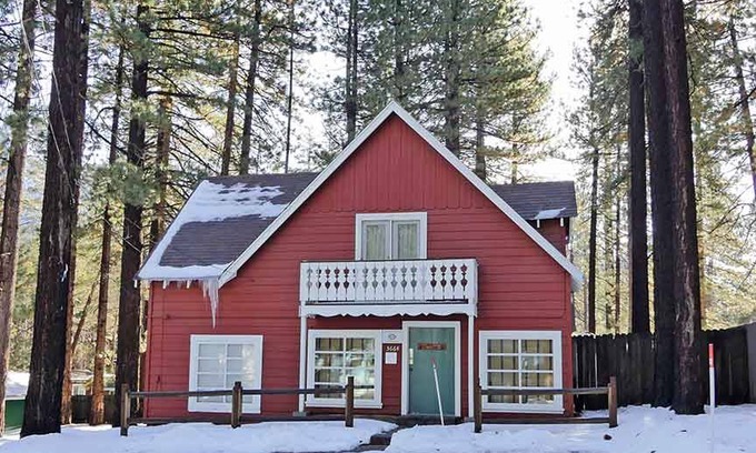 South Lake Tahoe Cabin | 214 m² Cabin ∙ 5 bedrooms ∙ 12 guests